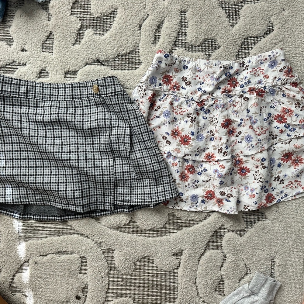 Two “like new” kids Abercrombie skorts size 7/8
